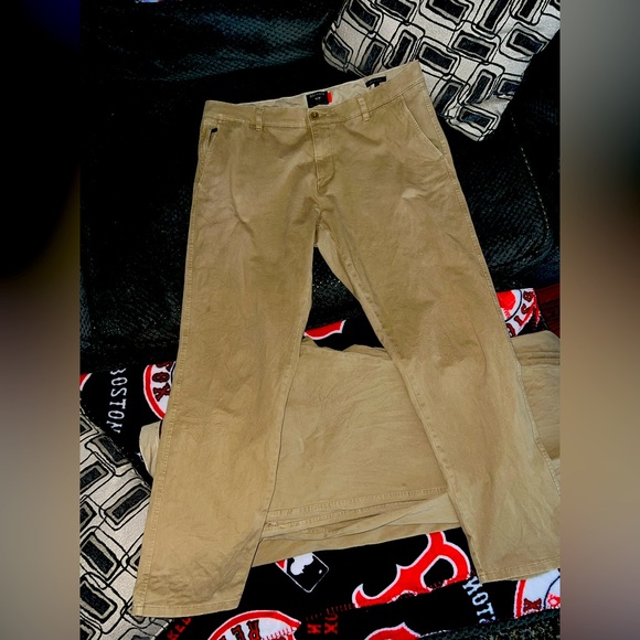 Dockers Men's Athletic Fit Ultimate Chino Pants with Smart 360 Flex 36W32L - Picture 3 of 8